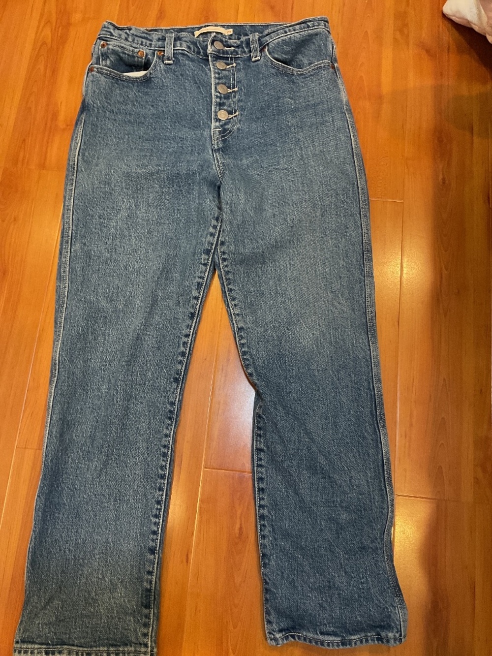 Like new Levi straight jeans size 29